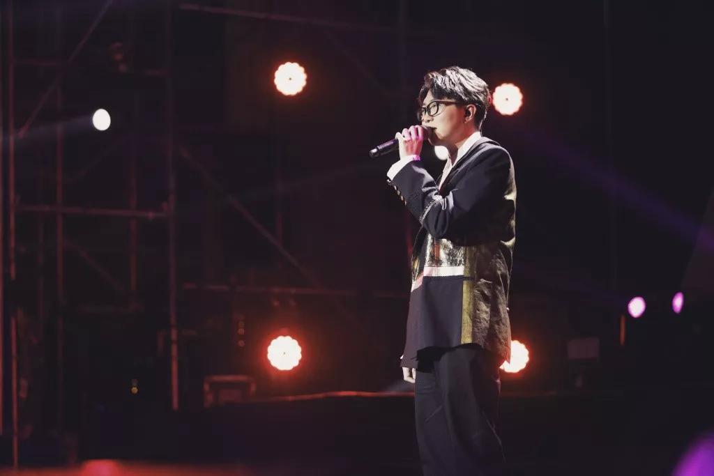 孟子坤最新一期演唱，自然之旅鼓舞心灵，歌声传递内心平静之道